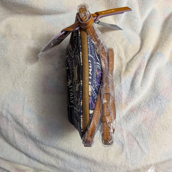 Dooney & Bourke 2017 Epcot Food And Wine Festival Crossbody Bag - Picture 7 of 9